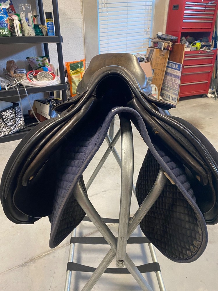 DG Stackhouse Jump Saddle 17”