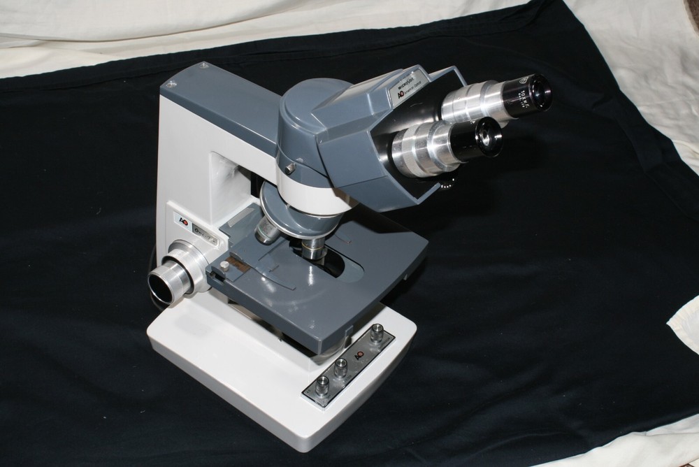 *Sale* AO Microstar 110 FLUORESCENCE / Brightfield Microscope, Refurbished.