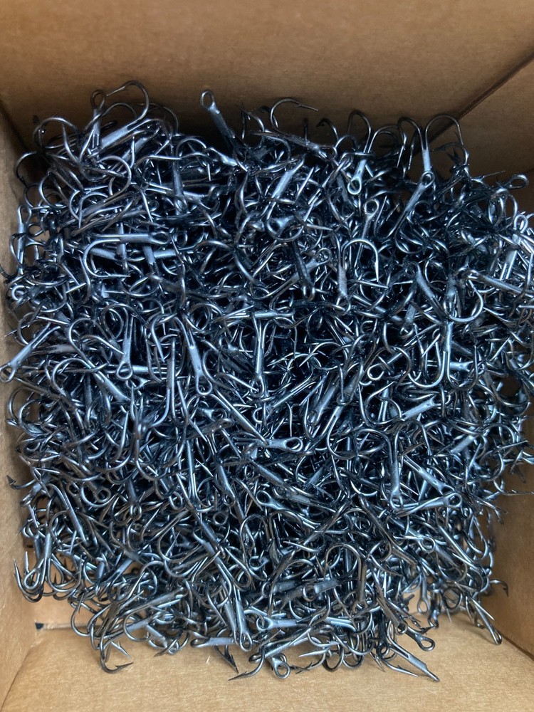 50 EAGLE CLAW ROTATING SIZE 10 BLACK CHROME TREBLE HOOKS