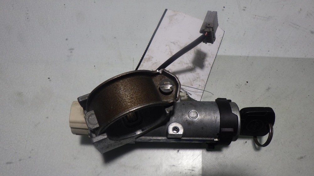 07 NISSAN VERSA Ignition W/Key