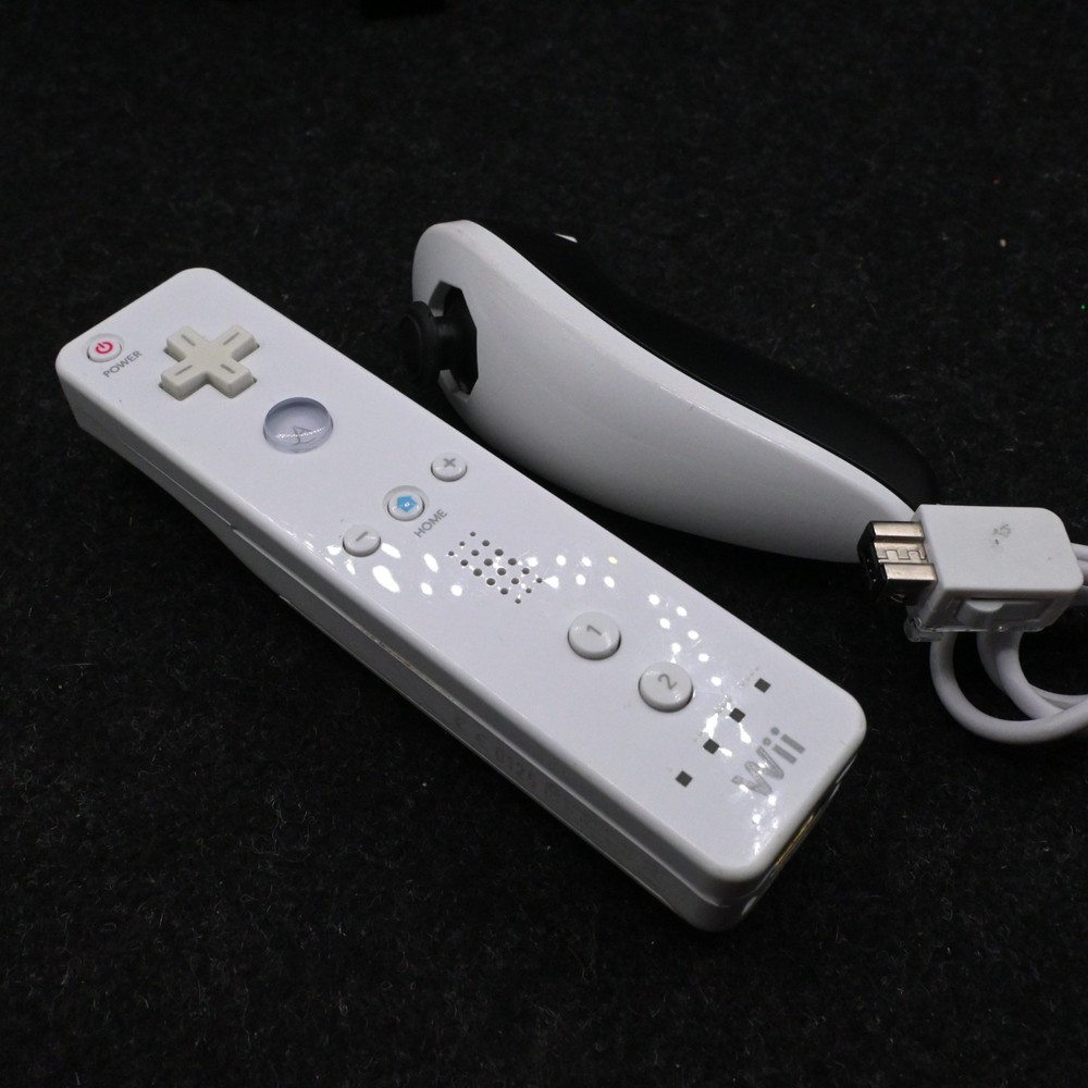 NINTENDO WII BLACK CONSOLE RVL-101 BUNDLE W/ CONTROLLER NUNCHUK SENSOR & CABLES