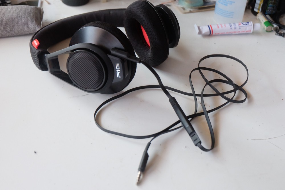 Plantronics RIG stereo headset w/ microphone