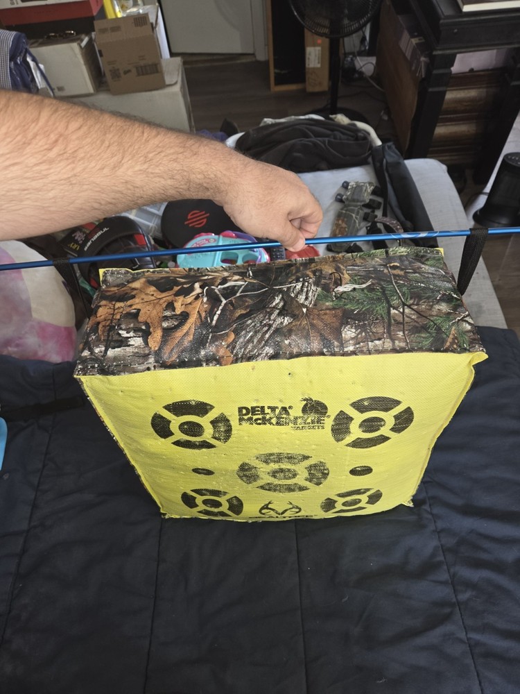 Used Genesis Compound Bow w/TruGlo Sight Starter Bundle