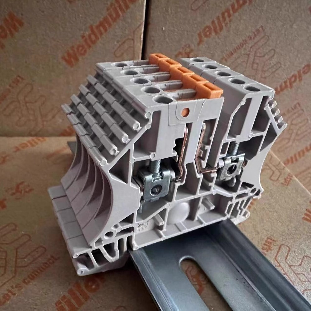 100pcs Terminal switch type WTR 2.5 1855610000