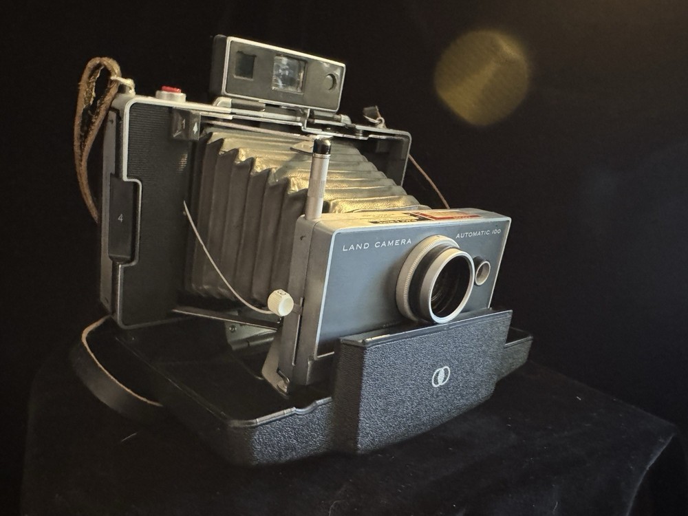 Vintage Polaroid Automatic 100 Land Camera w/ Carry Case & Flash (1966) Untested