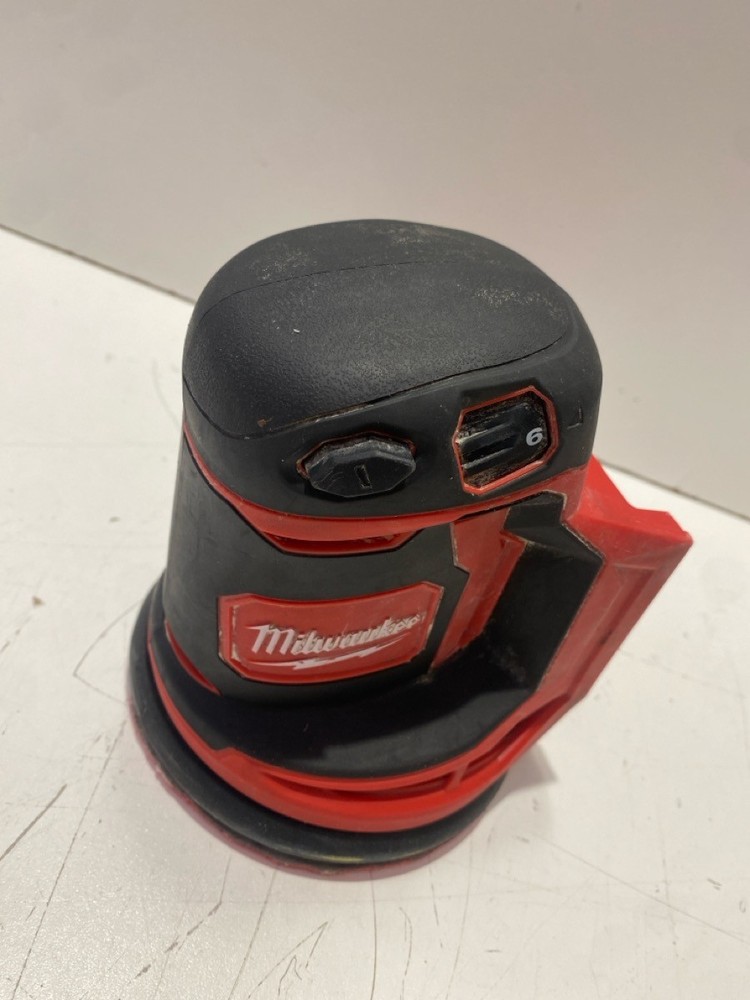 MILWAUKEE M18 RANDOM ORBIT SANDER (P22017893)