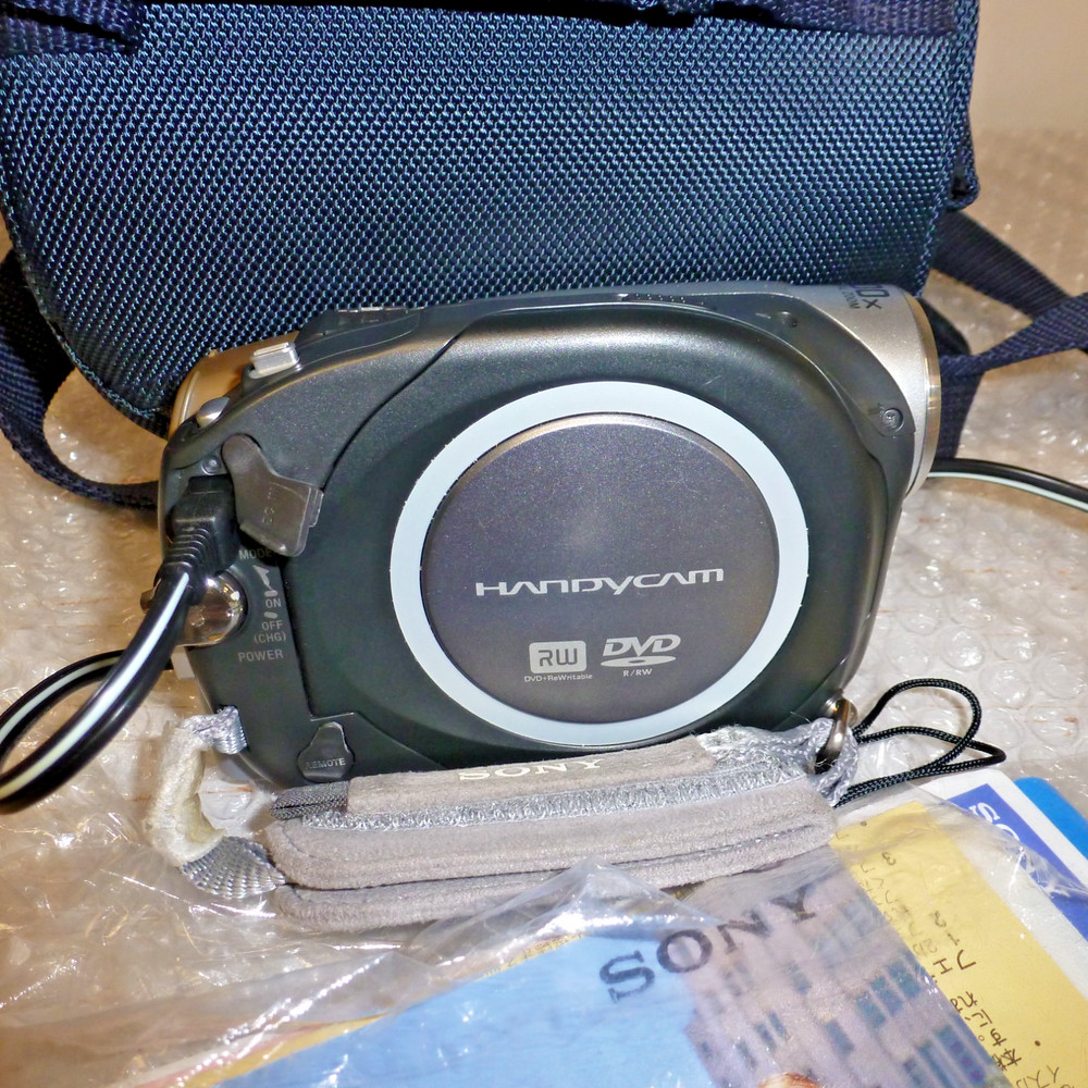 Sony DCR-DVD92E Handycam Bundle