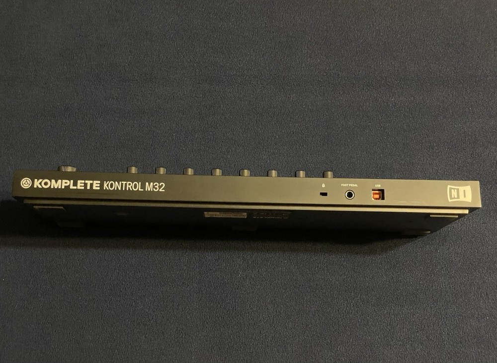 Native Instruments M32 Komplete Kontrol Keyboard Controller