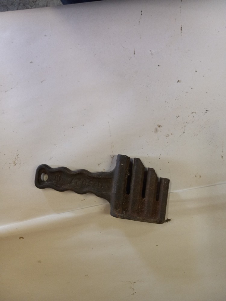 Vintage international chain stretcher