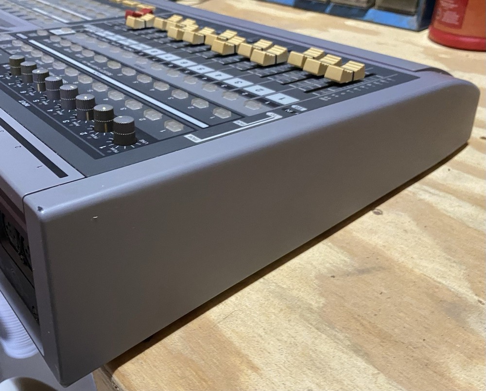 Roland VS-1680/880 Digital Studio Workstation Multitrack Recorder