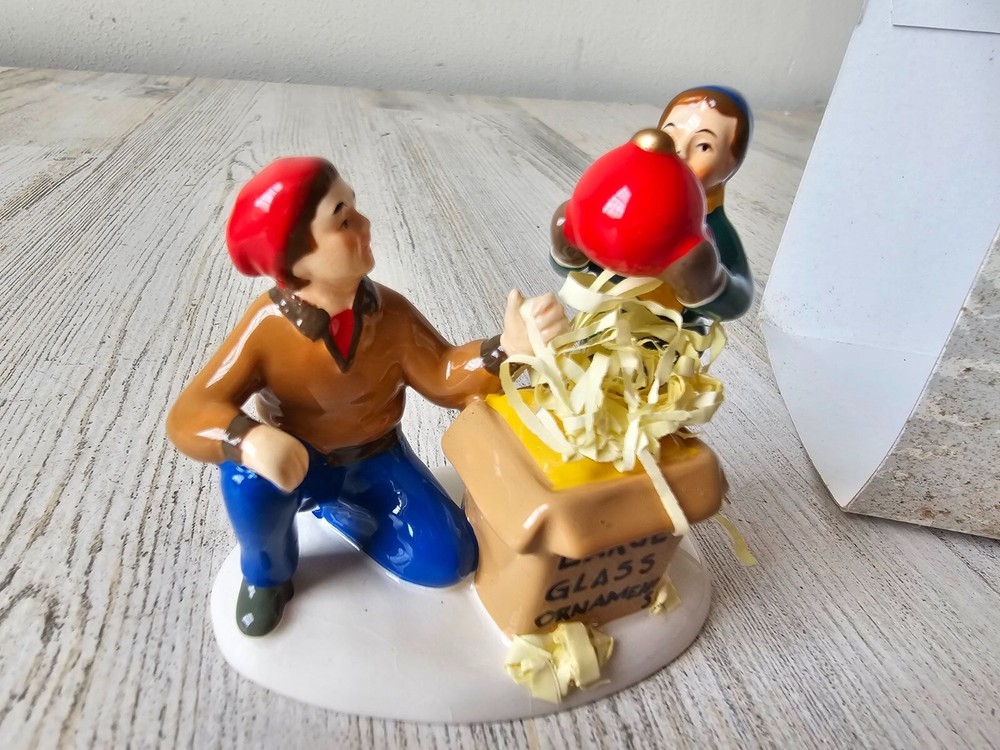 Dept 56 holiday helper 4036572