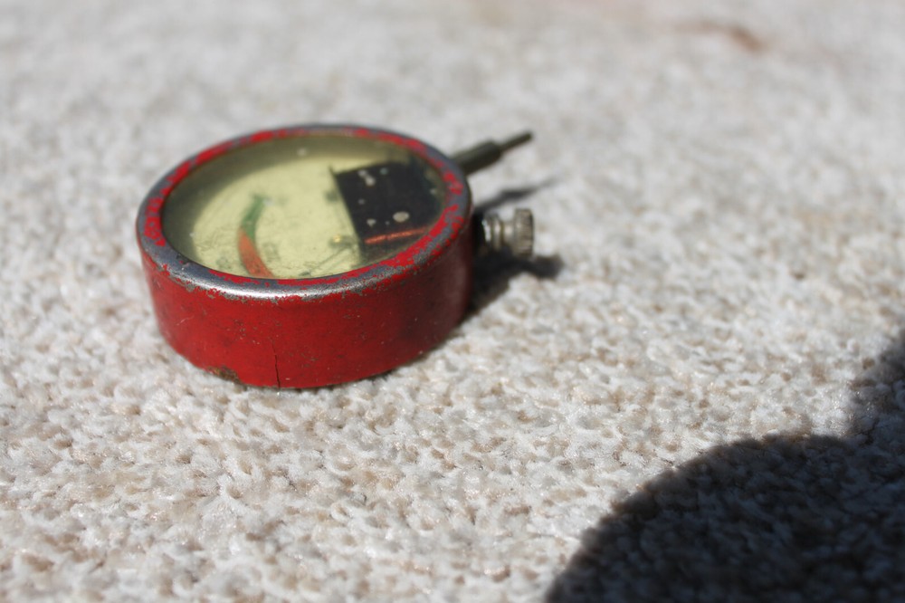 Small Vintage Voltmeter, 0-50V works.