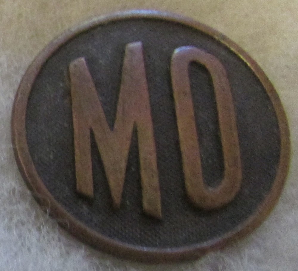 WW1 MO (Missouri State) Collar Disc, with good nut and post.