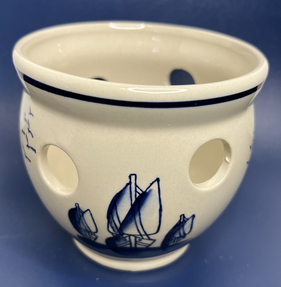 Blue & White Bulb Pot ~ Unmarked