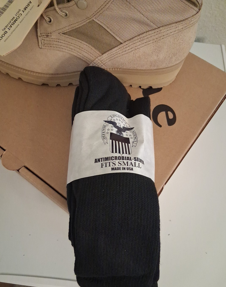 McRae Boots 8R Desert Tan & 3 Pair Socks Bundle NIB
