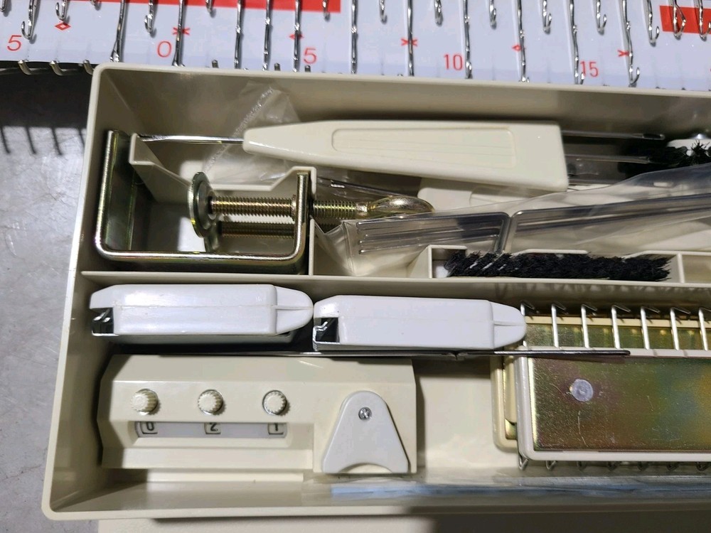 VINTAGE STUDIO CHUNKY KNITTER MODEL 150 KNITTING MACHINE