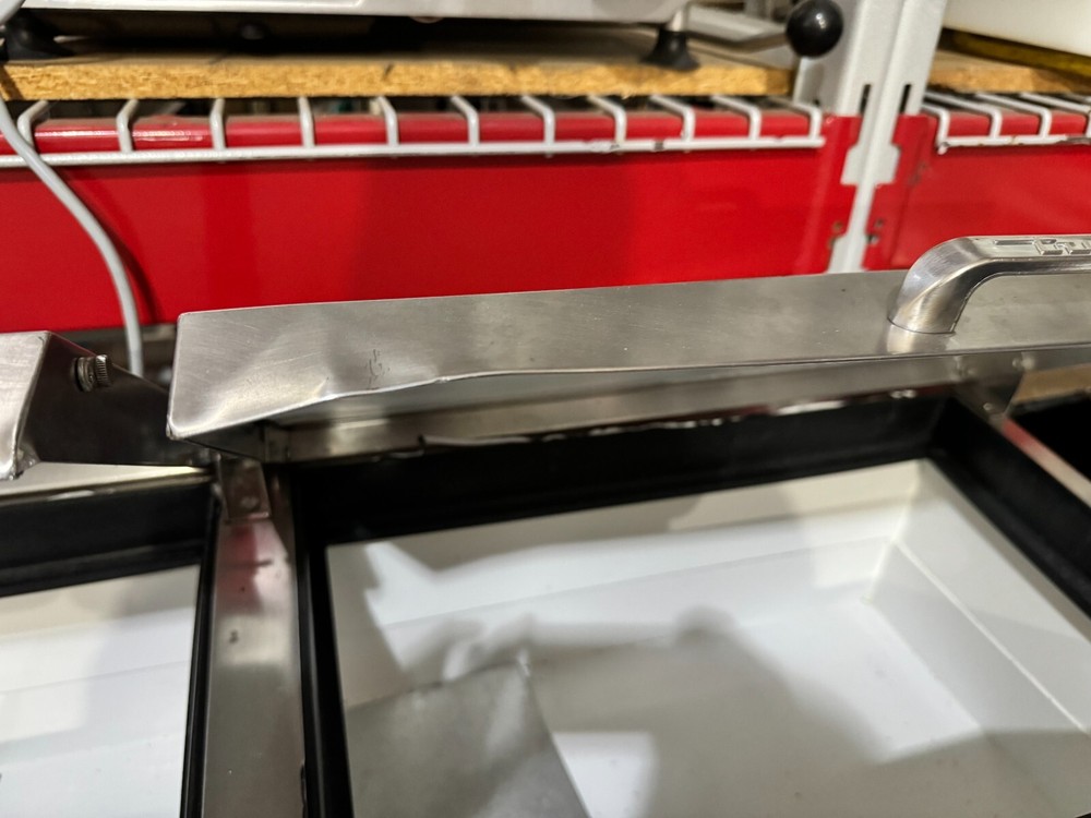 TRUE PIZZA PREP TABLE WITH 2 DOOR COOLER MODEL: TPP-67