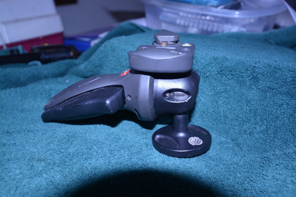 Manfrotto tripod head model 324RC2