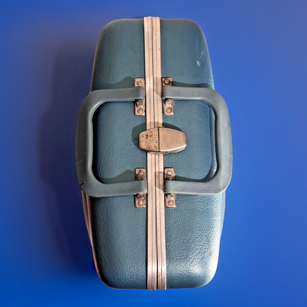 VINTAGE HARD SHELL BLUE BOWLING BAG - GOOD CONDITION