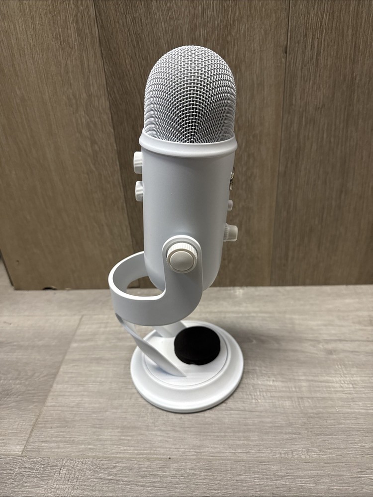 Logitech for Creators Blue Yeti USB Microphone for PC, Podcast, Gaming