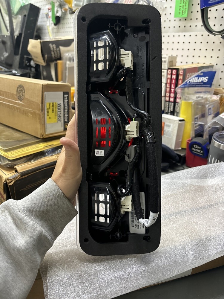 TechSmart #S67005, Center High Mount Stop Light