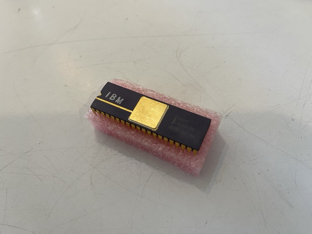 IBM Intel 8087 (C8087) Math Co-processor /Floating Point Unit - Gold - TESTED