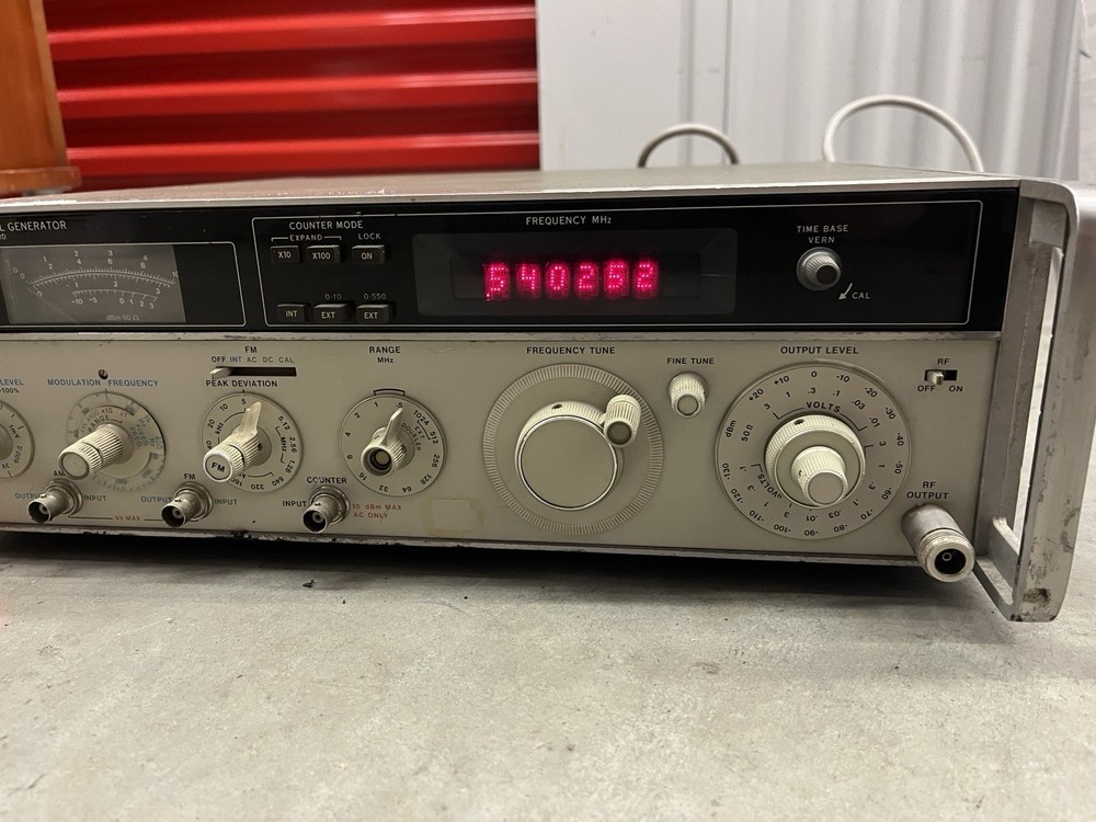 HP Hewlett-Packard 8640B Signal Generator - Tested & Working