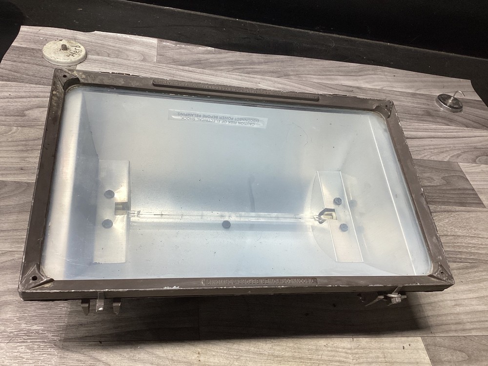 FLOOD LIGHT BROWN 240V #121B139PR3