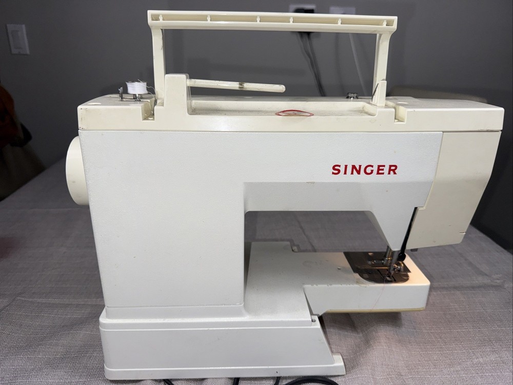 Singer LCD Model 9334 Sewing Machine