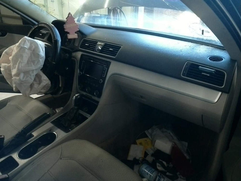 PASSAT 2013 High Mounted Stop Light 104925612