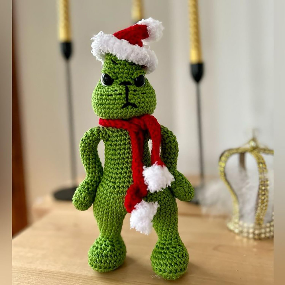 Beginner Christmas Crochet Kit with Video Tutorials and Soft Yarn Hooks