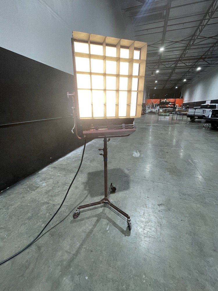 Mole Richardson Molequartz Softlite Type 2561 W/ Rolling Folding Stand Rare Find