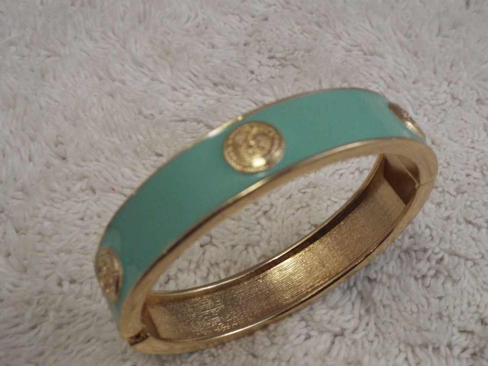 Goldtone Seafoam Hinged Bangle Bracelet (B64)