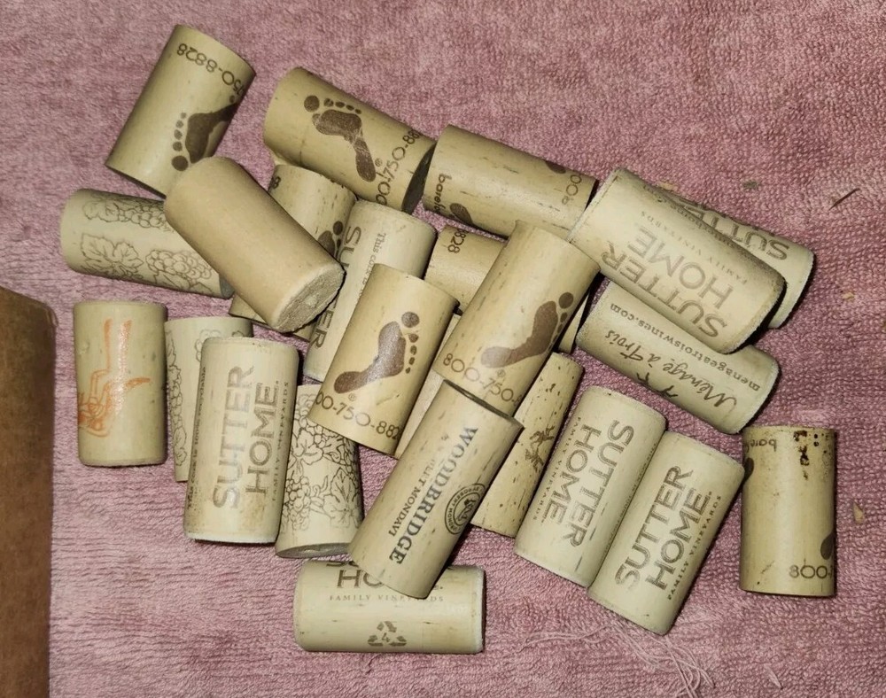 (F7) --- Lot 180 Used Wine Corks