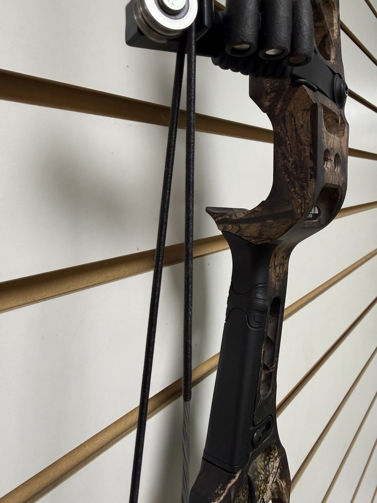 NEW Bowtech Core SR in Camo Right Hand 70# 25-30" Compound Bow
