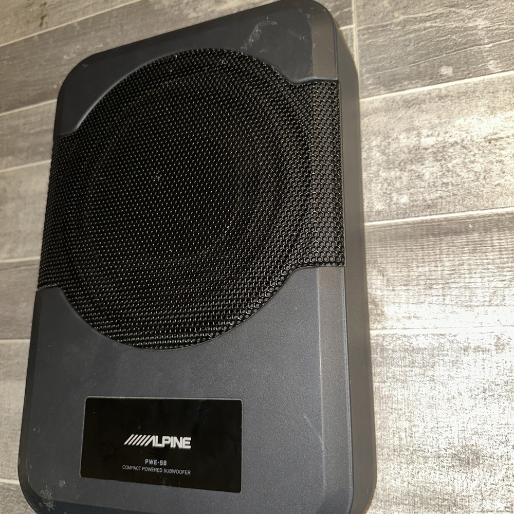 Alpine PWE-S8 8" Compact Powered Subwoofer Black Used