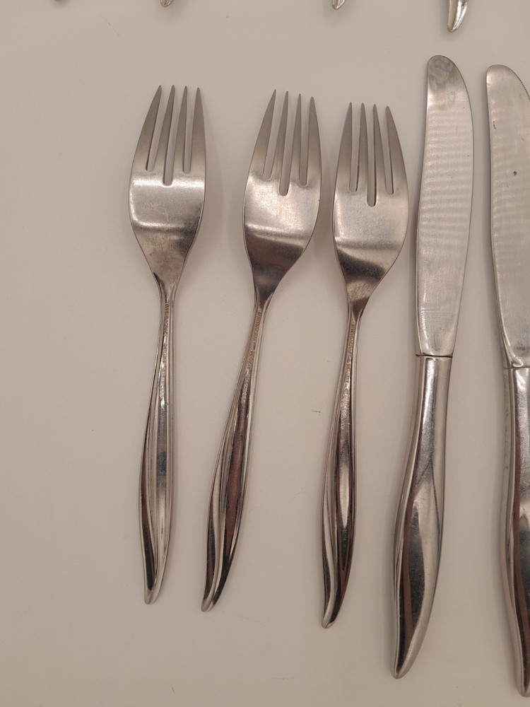 ONEIDACRAFT DELUXE TEXTURA 17 Pc STAINLESS FLATWARE GLOSSY & TEXTURED HANDLE