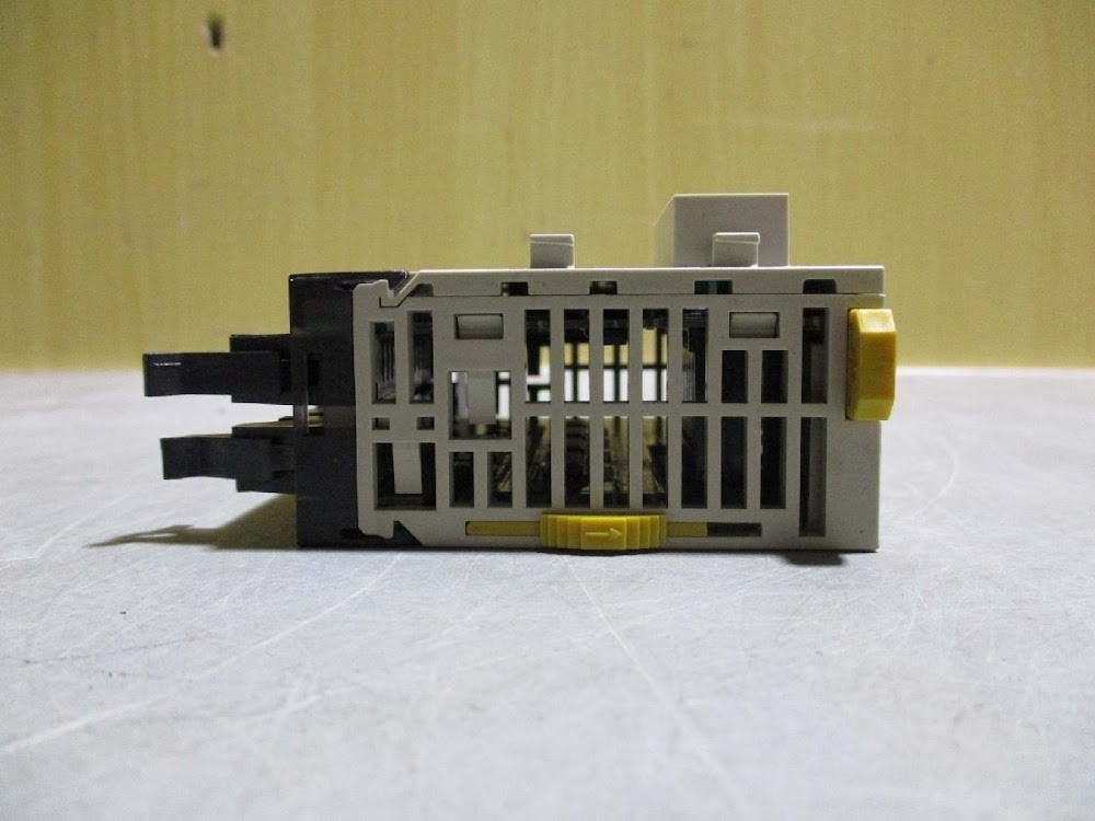 OMRON CJ1W-MD263 Input Output Unit PLC I/O Module USED