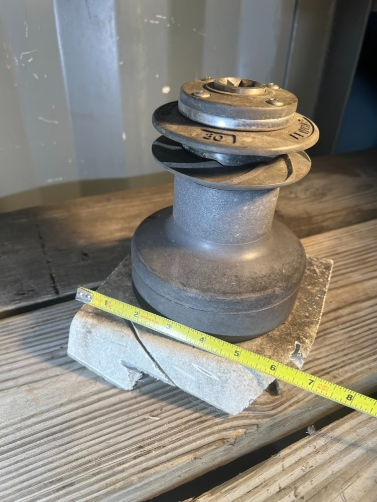 Lewmar 30 Two-Speed Self-Tailing Winch