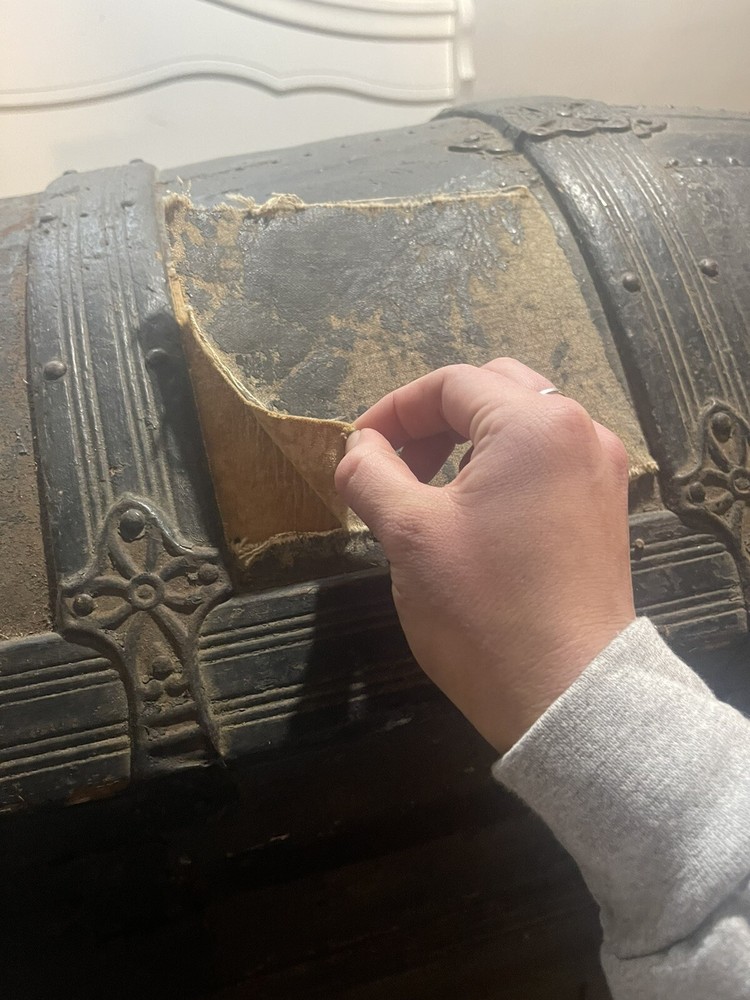 antique vintage steamer trunks