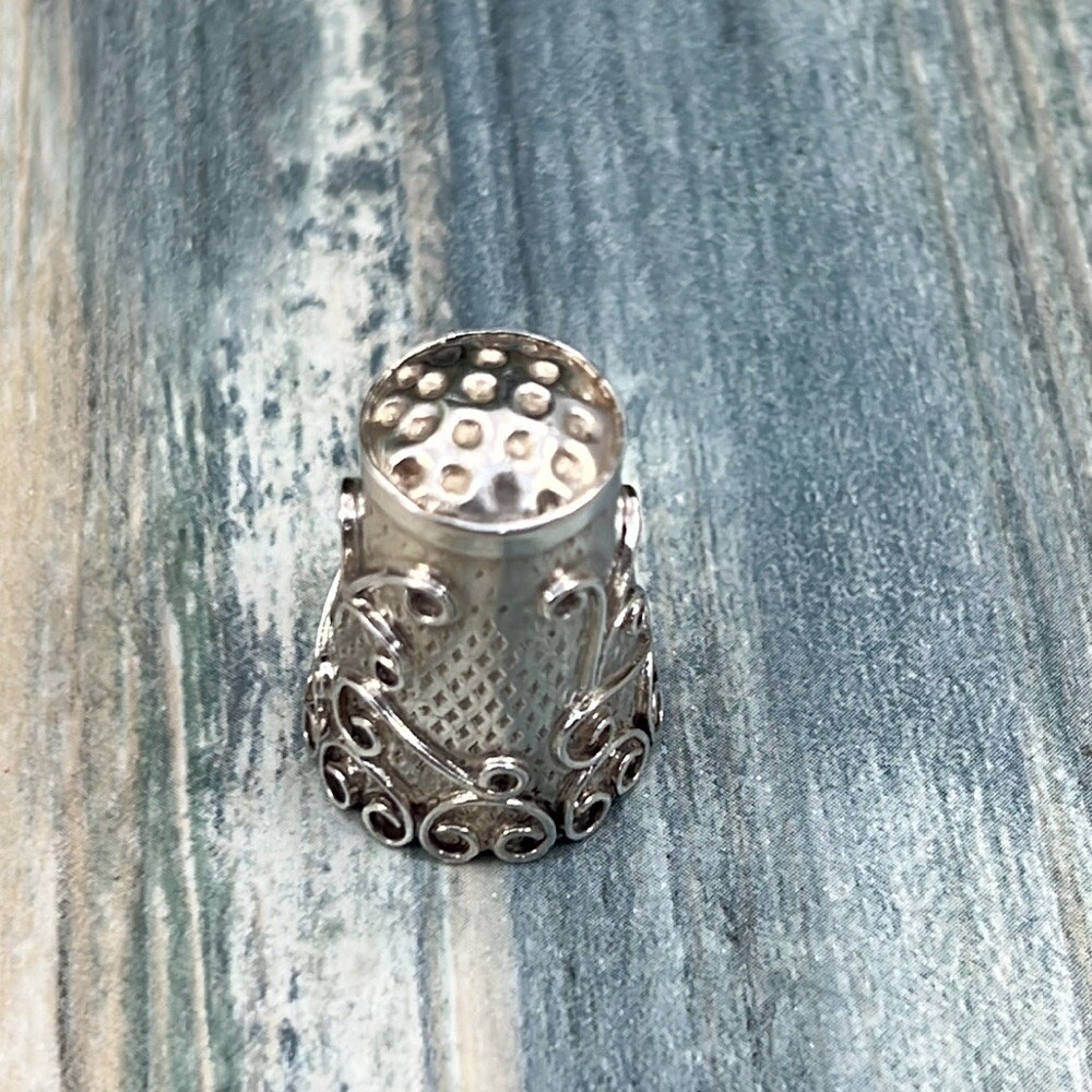 Vintage sterling silver ornate thimble