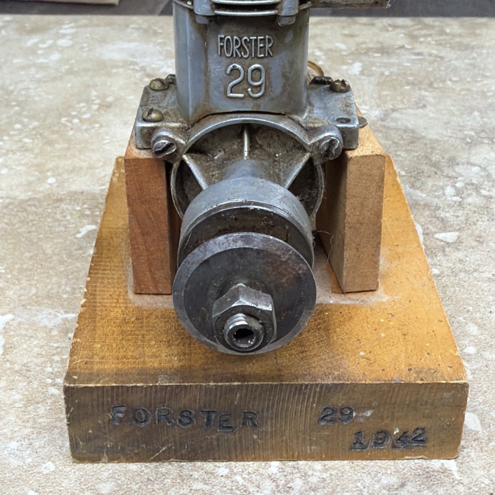 1942 FORESTER 19 (2 STROKE) GLOW MODEL AIRPLANE ENGINE