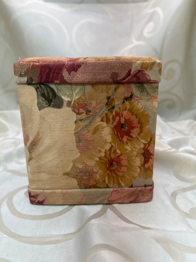 Bed Bath & Beyond Monaco floral Multicolor tissue box