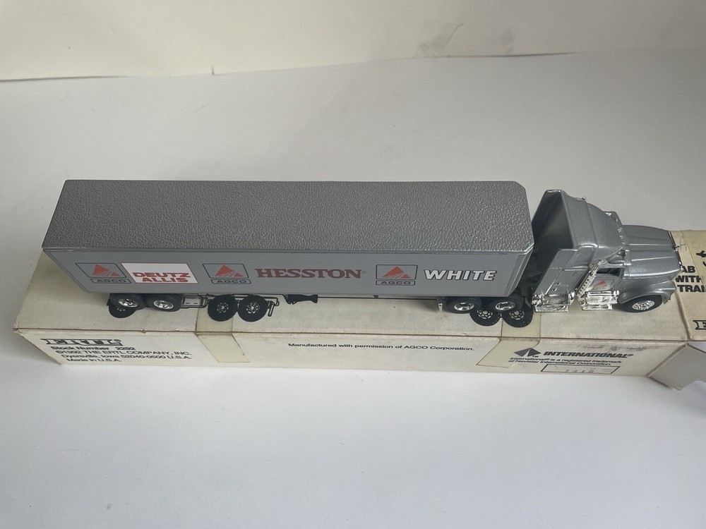 ERTL 1/64 AGCO Semi & Trailer (E4)