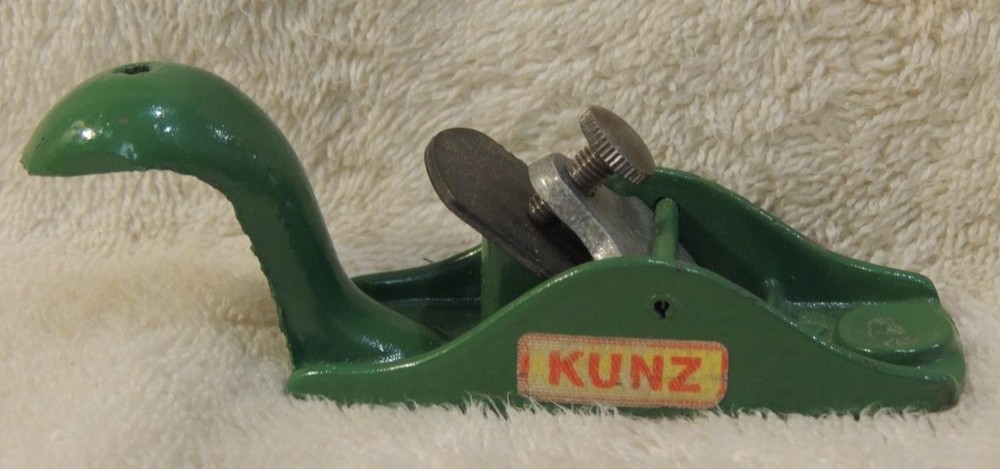 KUNZ Model 100 Green Squirrel Tail Plane