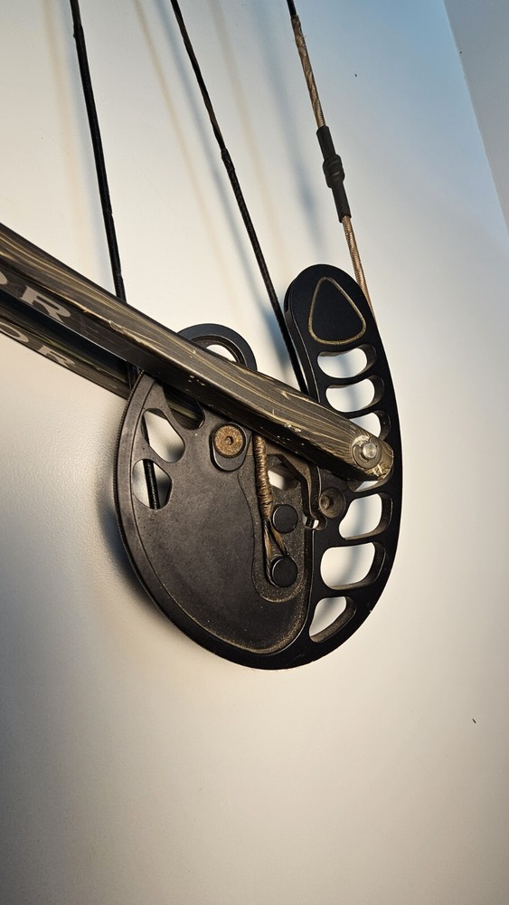 Vintage Ben Pearson Warrior Single Cam, True Draw Length=26.5" Compound Bow