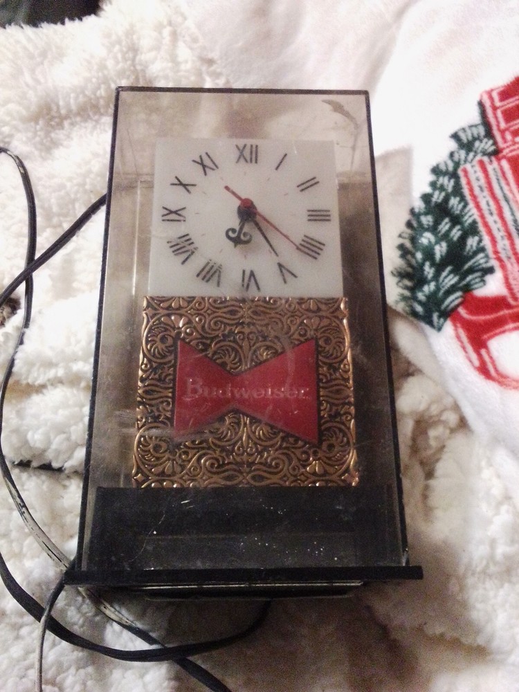 Vintage Anheuser Budweiser Clock With Lights