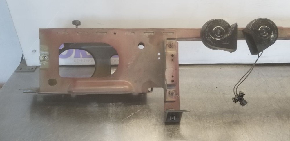 04 MERCURY MARAUDER UPPER RADIATOR CORE SUPPORT TIE BAR