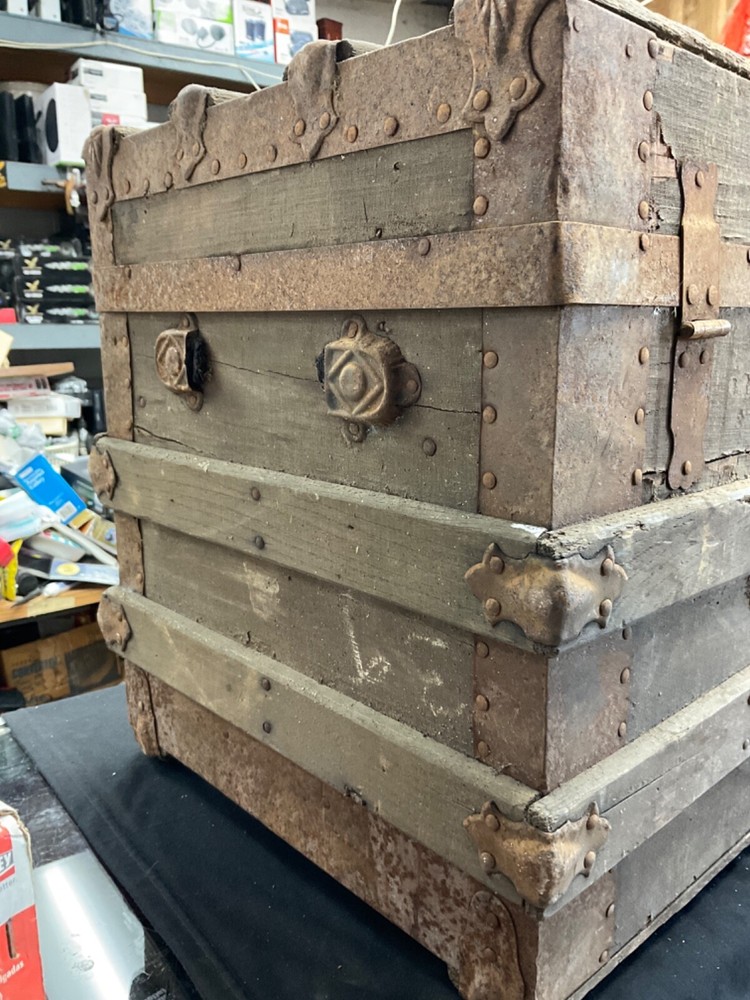 Vintages Trunk