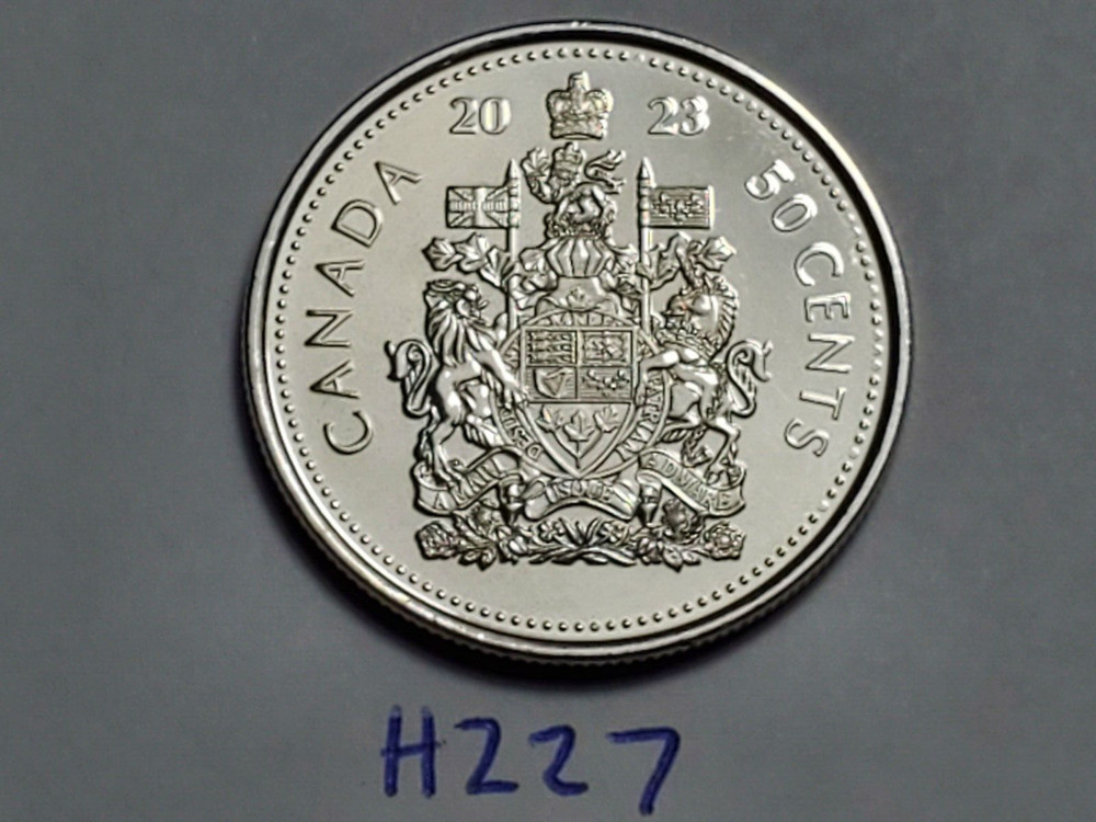 ERROR 2023 Weak Strike on Beads Elizabeth II CANADA 50 Cent Half Dollar H227